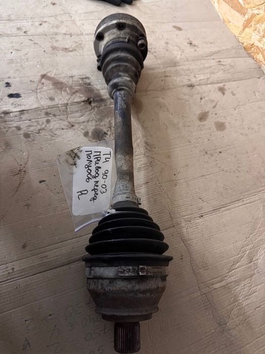 Приводний вал передній правий (піввісь) Volkswagen T4 1.9 TD 1990-2003