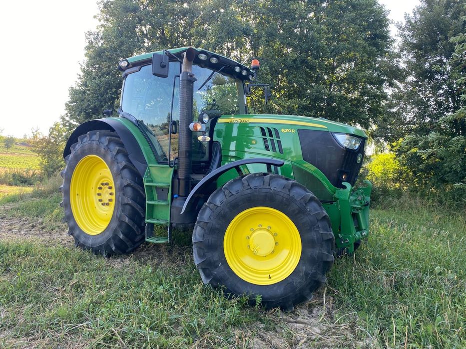 John Deere 6210R