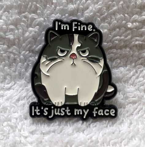 Emaliowana przypinka z kotem - "I'm Fine. It's just my face"