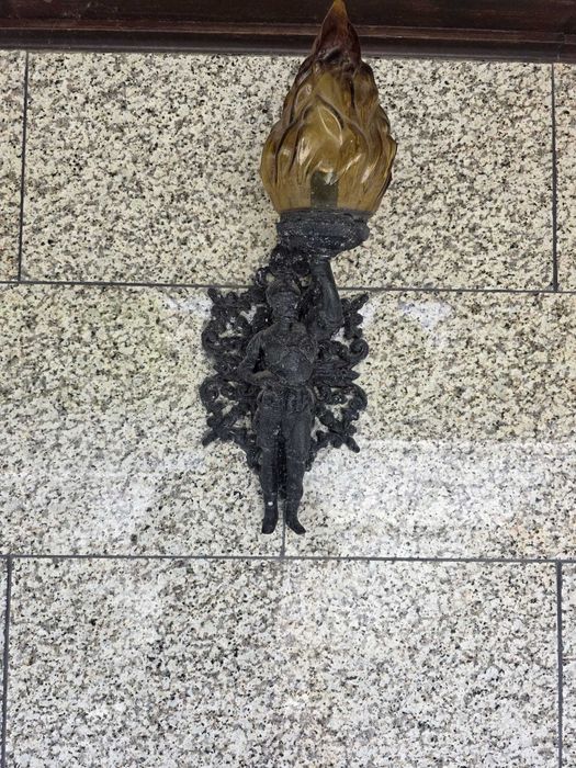 Candeeiros exteriores em bronze (3)  e dois interiores