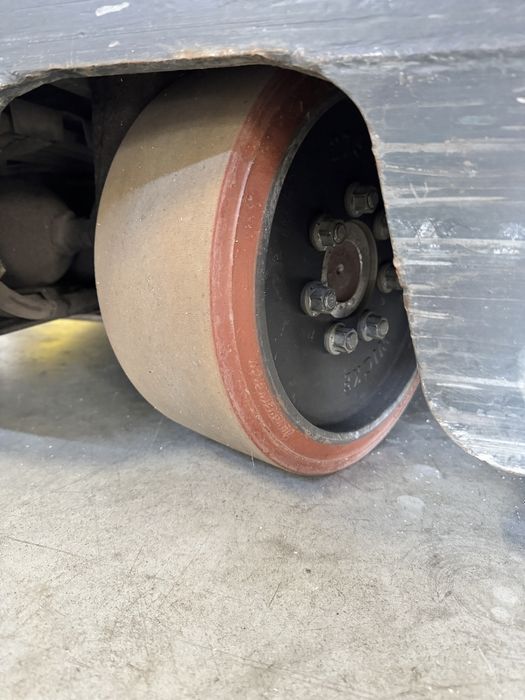 Empilhador Multidirecional eletrico