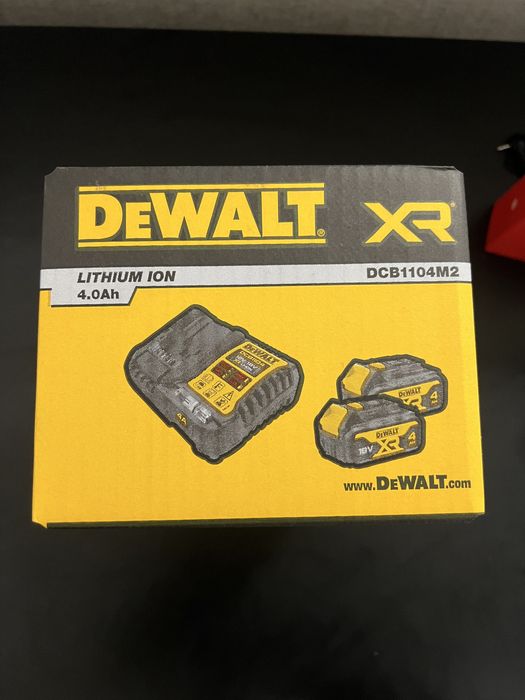 Набір акумуляторів DeWalt 18V 4.0Ah + зарядний пристрій з Німеччини