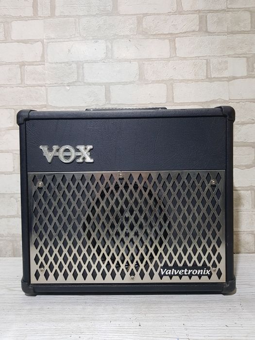Комбопідсилювач/комбоусилитель VOX+1/Marshall/Line 6