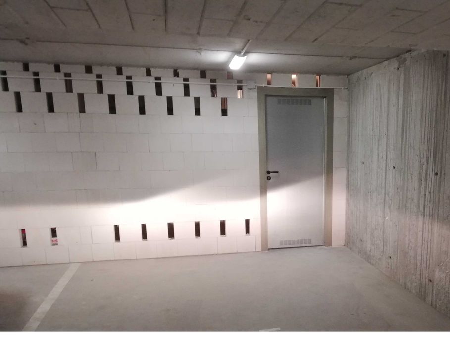 Sprzedam miejsce postojowe i komórkę w garażu podziemnym. "Wodna Nuta"