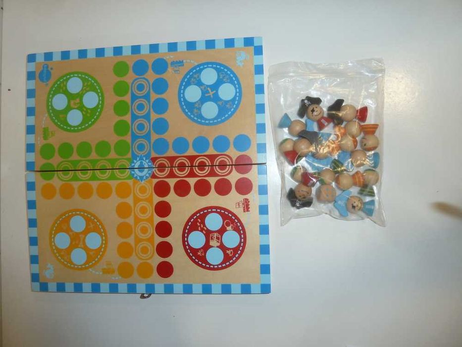 Jogos de tabuleiro: Trivial, Scrabble, Monopólio, Master Mind...