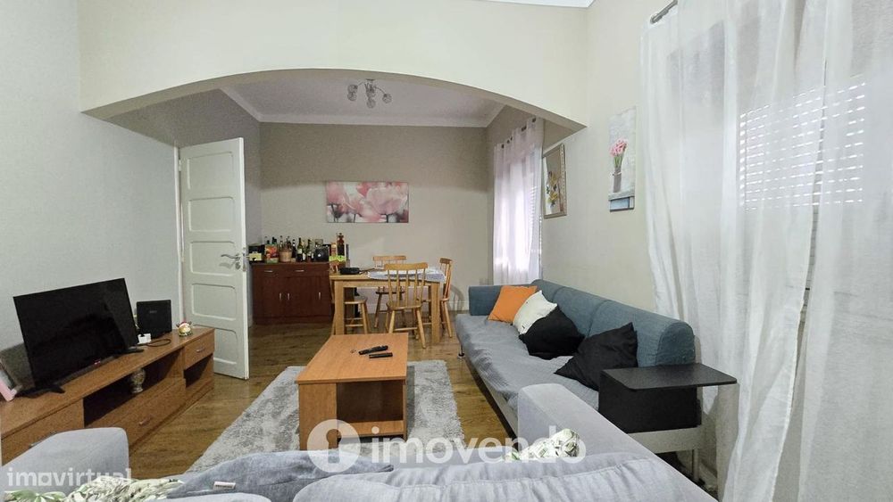 Prédio urbano, com três T4 e garagem, em Asseiceira, Tomar
