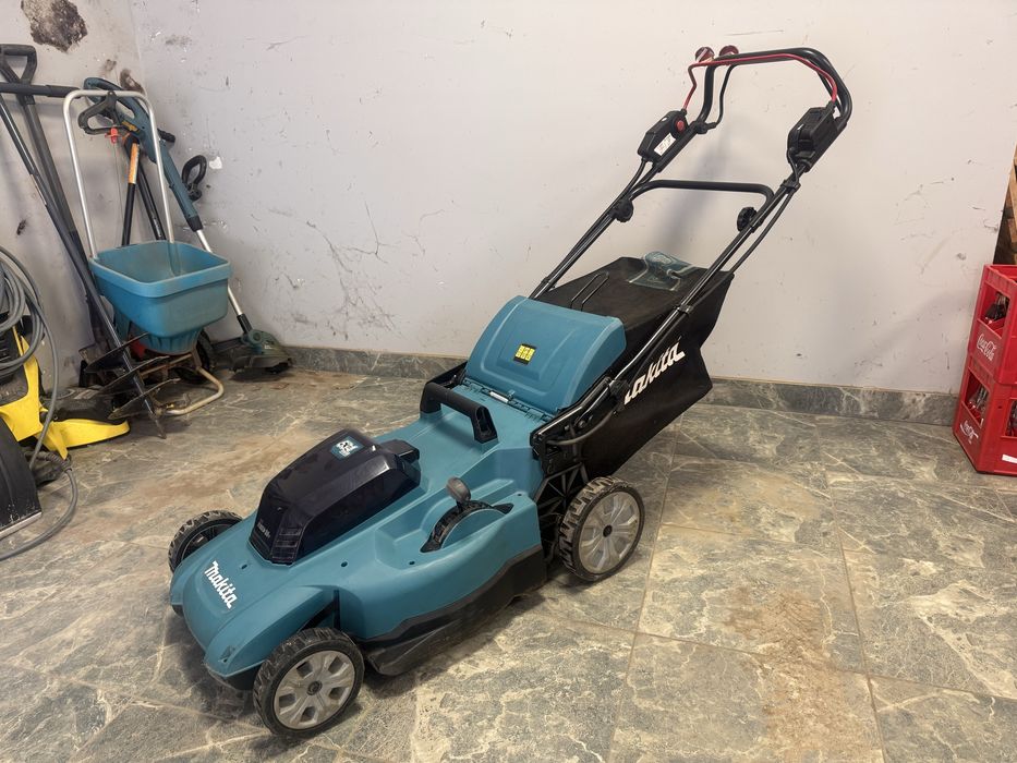 Kosiarka akumulatorowa Makita DLM539Z z napędem 53,4cm