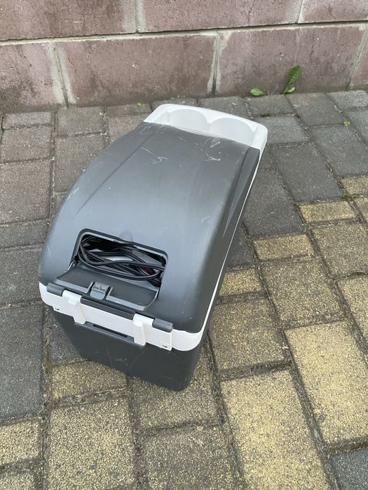 Автохолодильник,подлокотник Halfords 8 Litre 12V In-Car Electric Coolbox