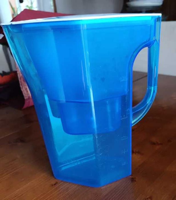 Jarro de água "Brita" azul e branco