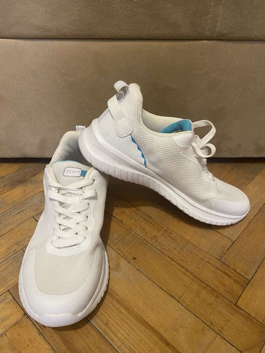 Продам нові чоловічі весінні білі фірмові кросівки 44 adidas