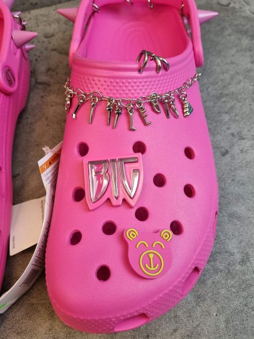 Klapki Crocs    .