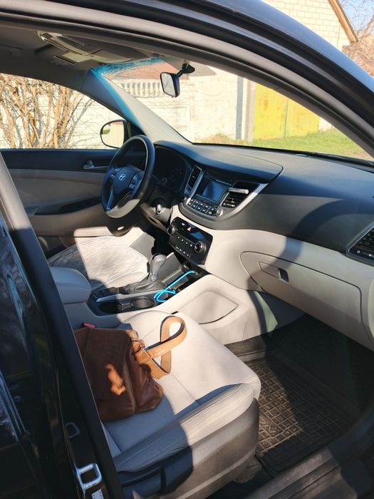 Автомобиль  Hyundai Tucson 2016 2.0