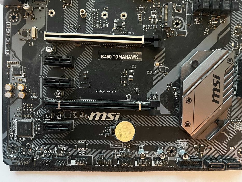 Материнська плата MSI B450 Tomahawk