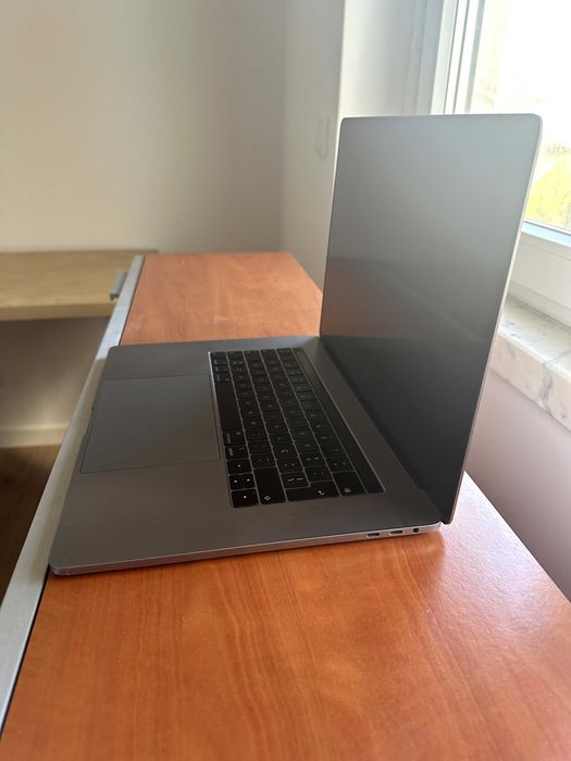 Macbook Pro 2018 I9, 32GB, 1TB