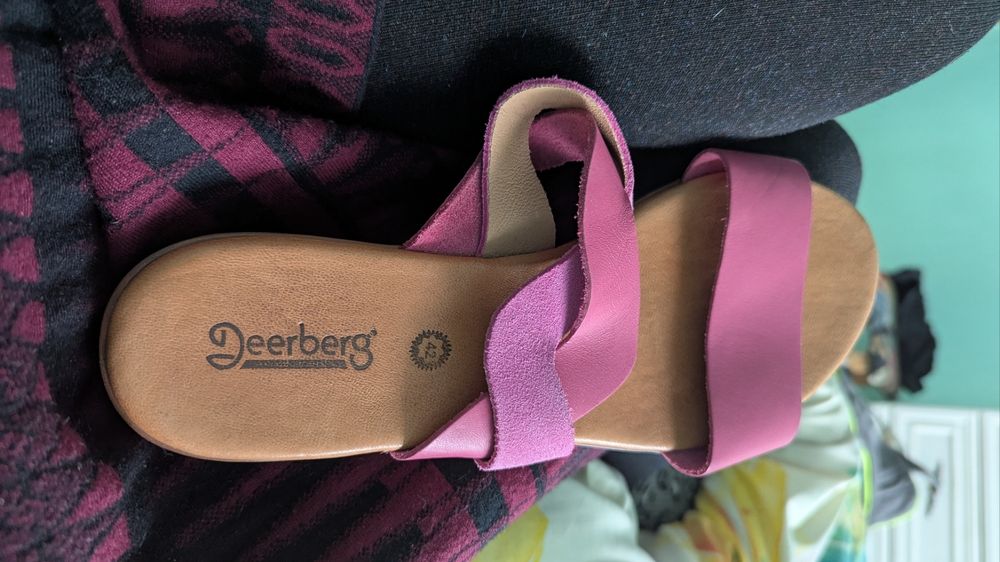 Шкіряні шльопанці 42