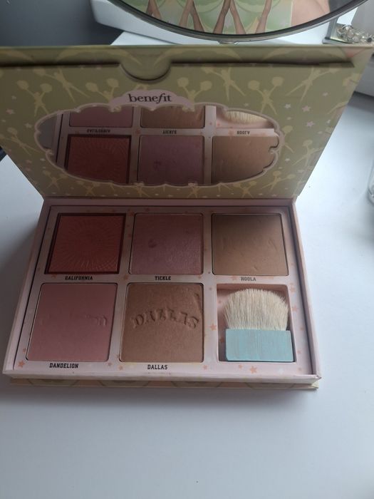 Paleta Benefit cheekleaders i puder kat von d