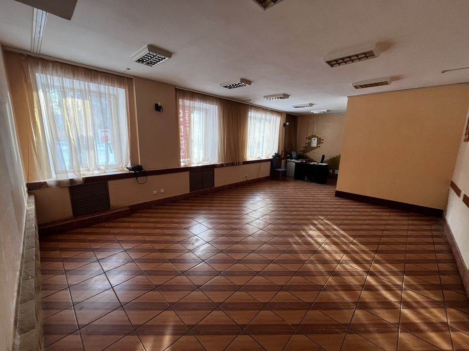 Оренда, продаж комерційного приміщення 270 кв.м.