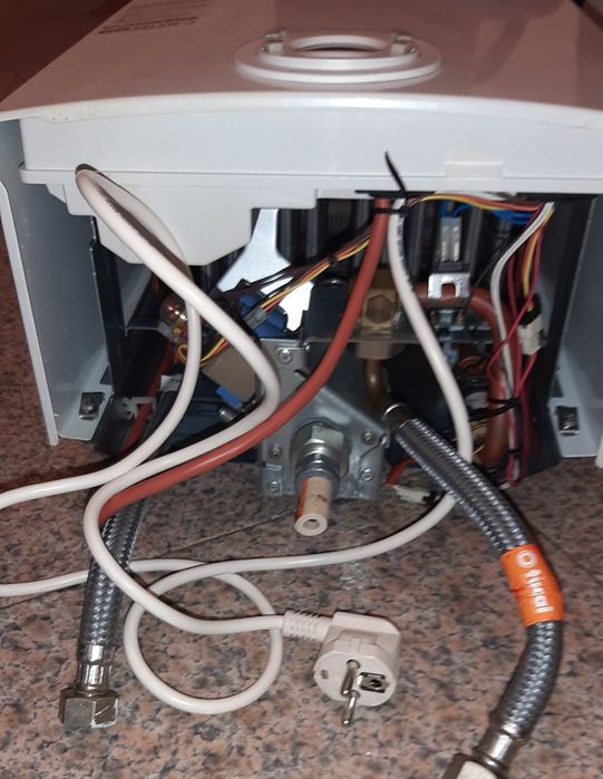 Vendo esquentador,14litros junkeres,com muito pouco uso.