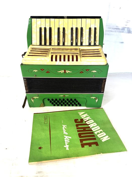 Akordeon zielony maly