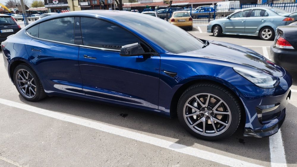 Продам Tesla model 3