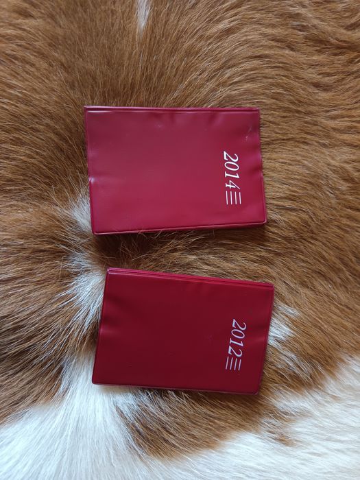 2x sztuki bordowe etui na dokumenty 2012 i 2014