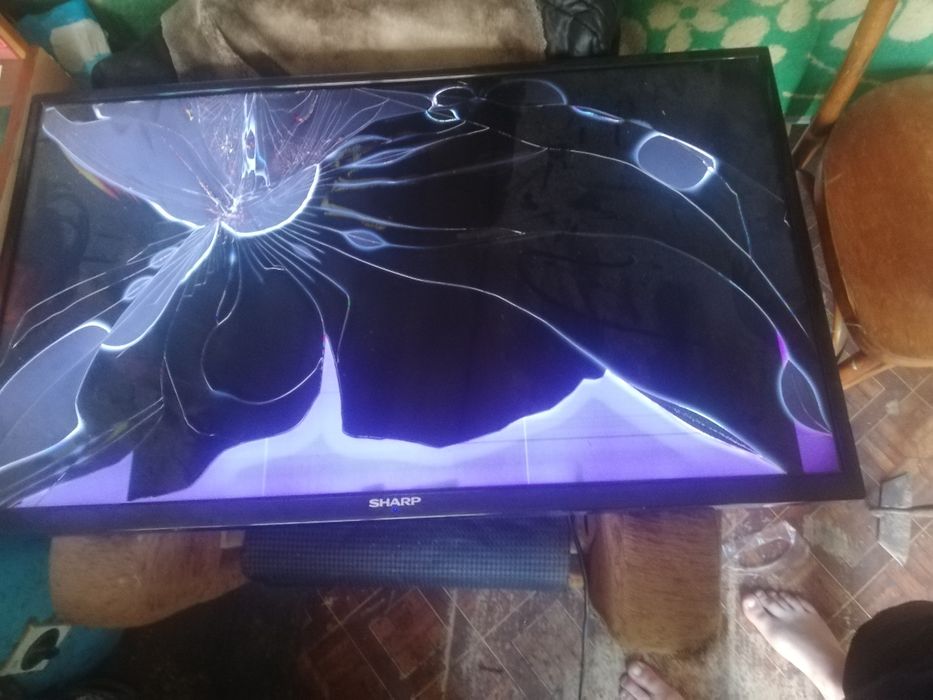 Продається телевізор SHARP на запчастини