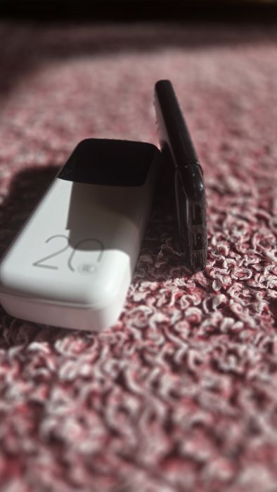 Пауэрбанки 20т mAh (два по цене одного) со встроенными кабелями и 10000 mAh Forever