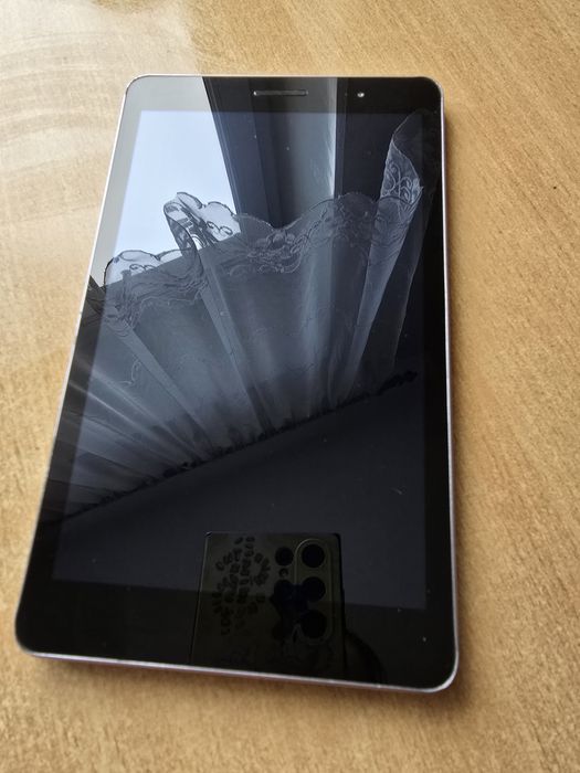 Планшет Huawei MediaPad на запчасти, не включается