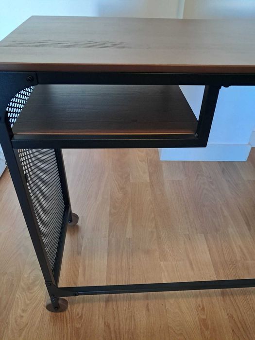Mesa para portátil (Ikea)