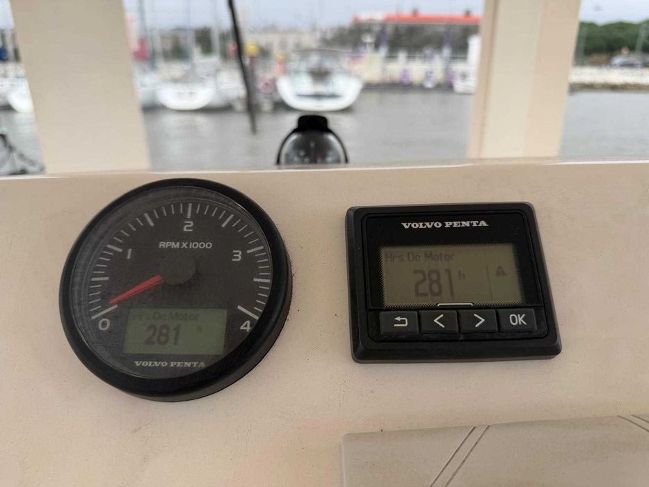 Três motores c/ coluna - Volvo Penta D6 340 DPI + Extras