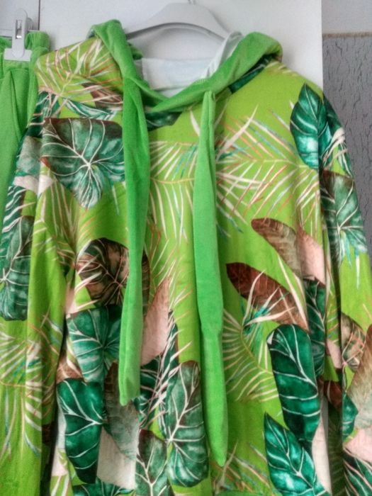 Nowy z metką śliczny duży dres welurowy