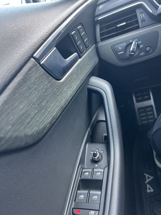 Автомобіль AUDI A4B9