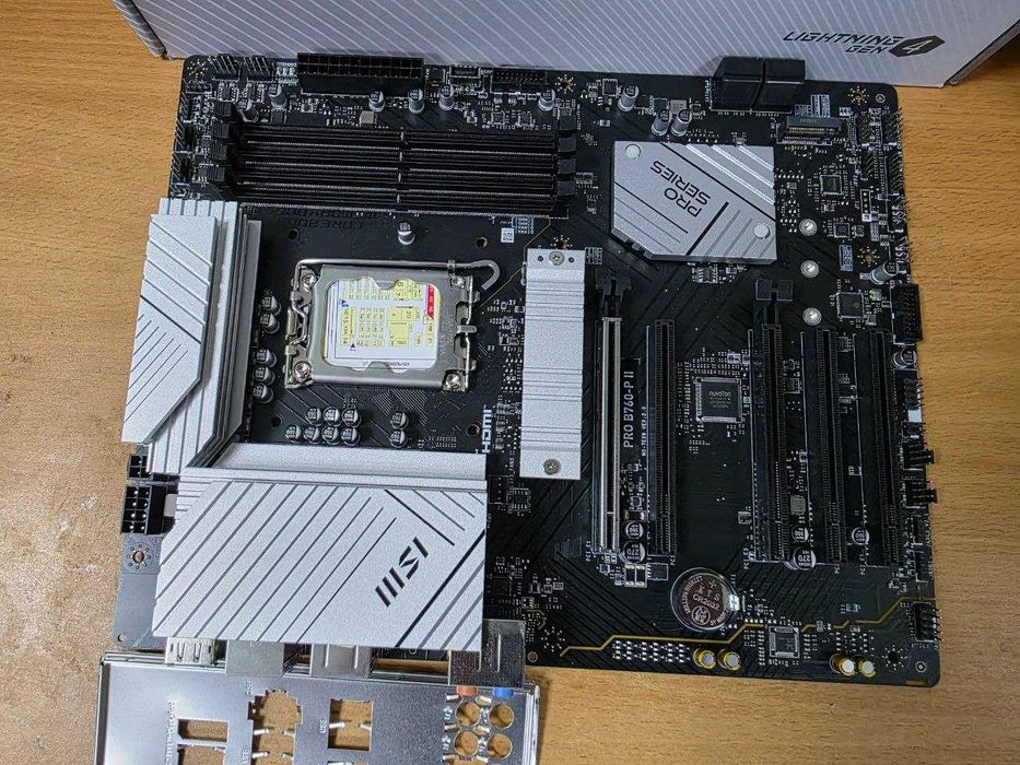 Материнська плата MSI PRO B760-P II