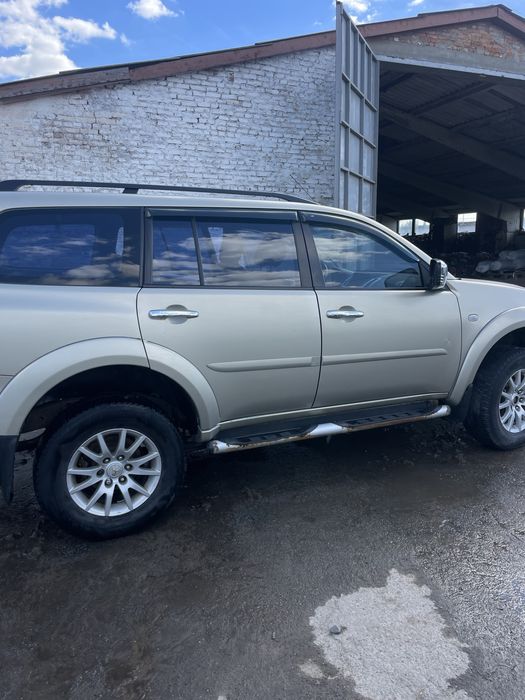 Mitsubishi pajero sport