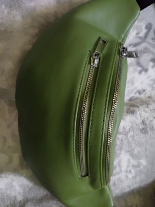 Duza pojemna nerka z 2 zamkami nowa