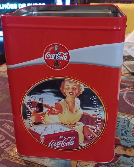 Lata grande da colecção da coca-cola.