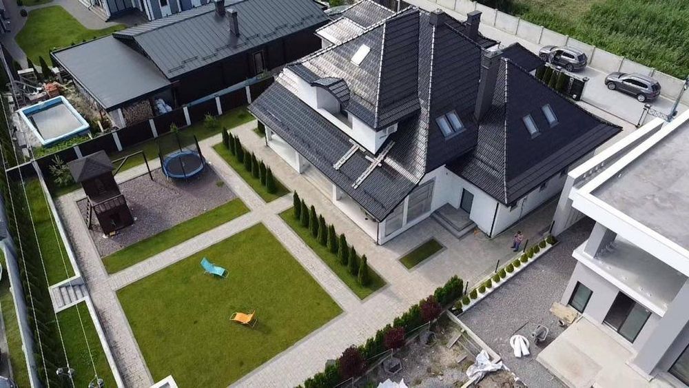 Продаж будинку с.Кожичі 285м.кв. 10сот землі 650000у.о.
