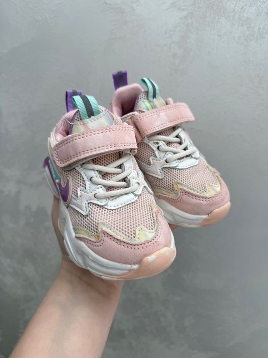 Кросівки для дівчинки весна