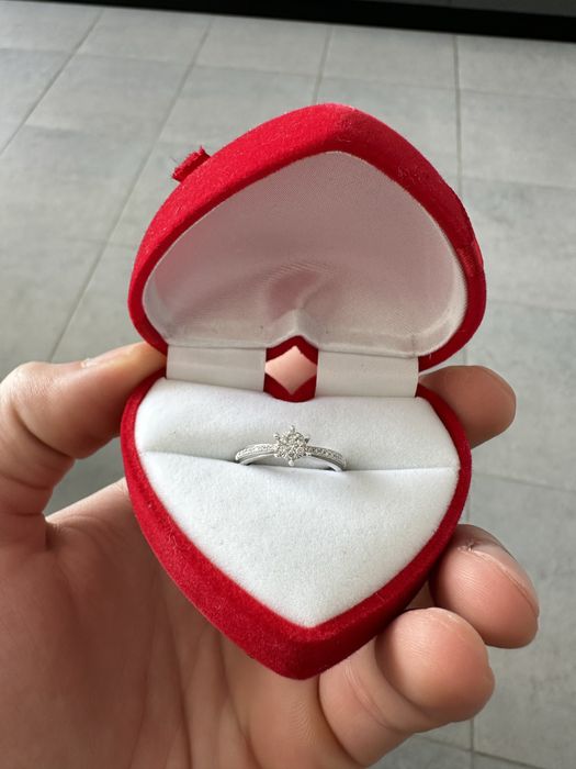 Золота обручка з діамантами 0.16 ct
