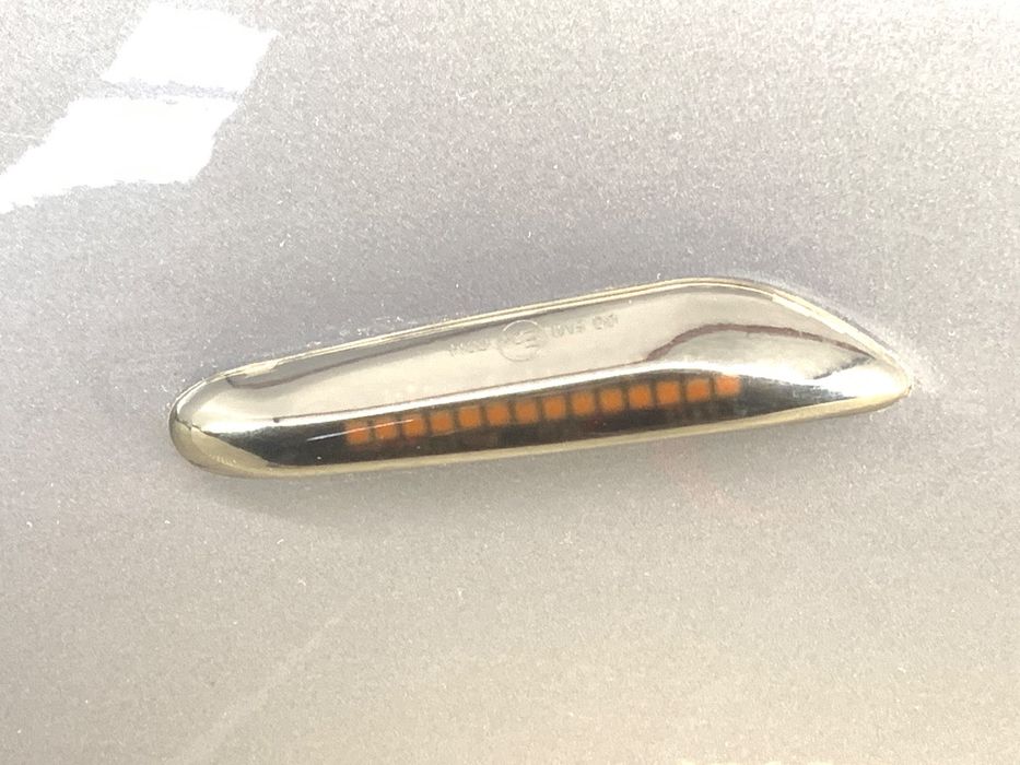 BŁOTNIK LEWY PRZÓD BMW E60 Sedan/Limuzyna 03-10 SREBRNY OSŁONA
