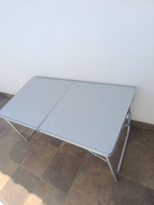Mesa de  campismo 1.20x60 dobrável como nova