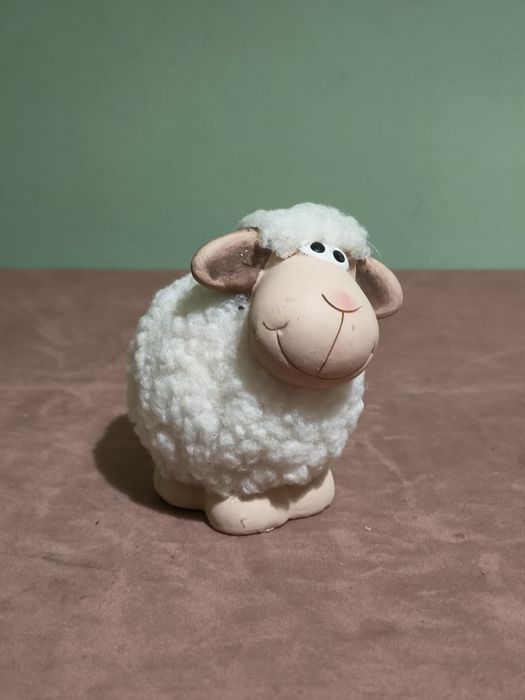 Ceramiczny baranek z futerkiem ozdoba 59