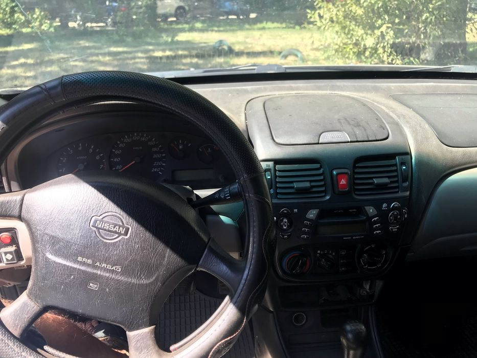 Nissan almera 1.8