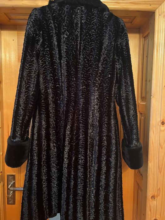 Зимове пальто з каракуля