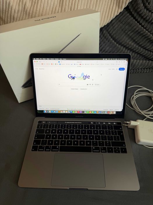 Apple MacBook PRO z TouchBar i Touch ID intel i7 16GB RAM oryginalna ładowarka 61W pudełko