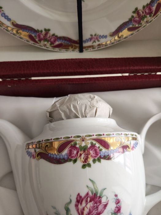 Bule com prato porcelana Limoges com estojo, impecável