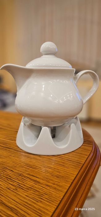 Dzbanek z podgrzewaczem