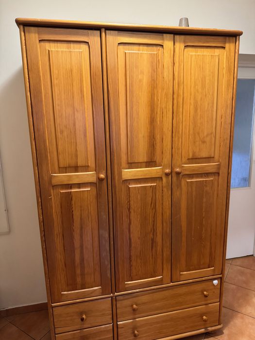 szafa sosnowa z litego drewna w doskonałym stanie