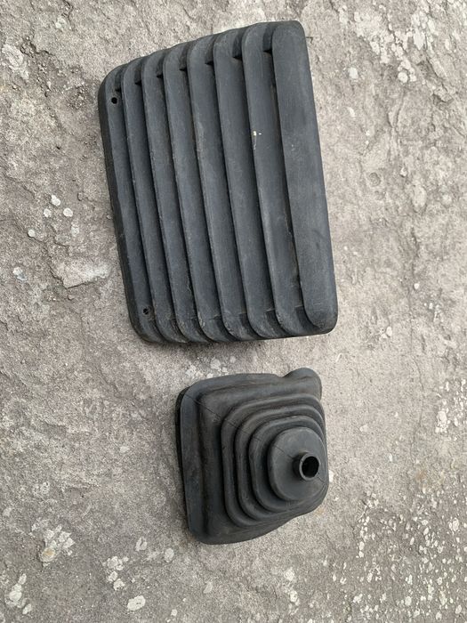 На т -4 Vw стойки задн ляды ,ролики бок двери, пыльник на коробку пере