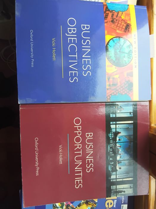 Підручник анклійської Business  Vicki Hollett . За обидва   225 грн